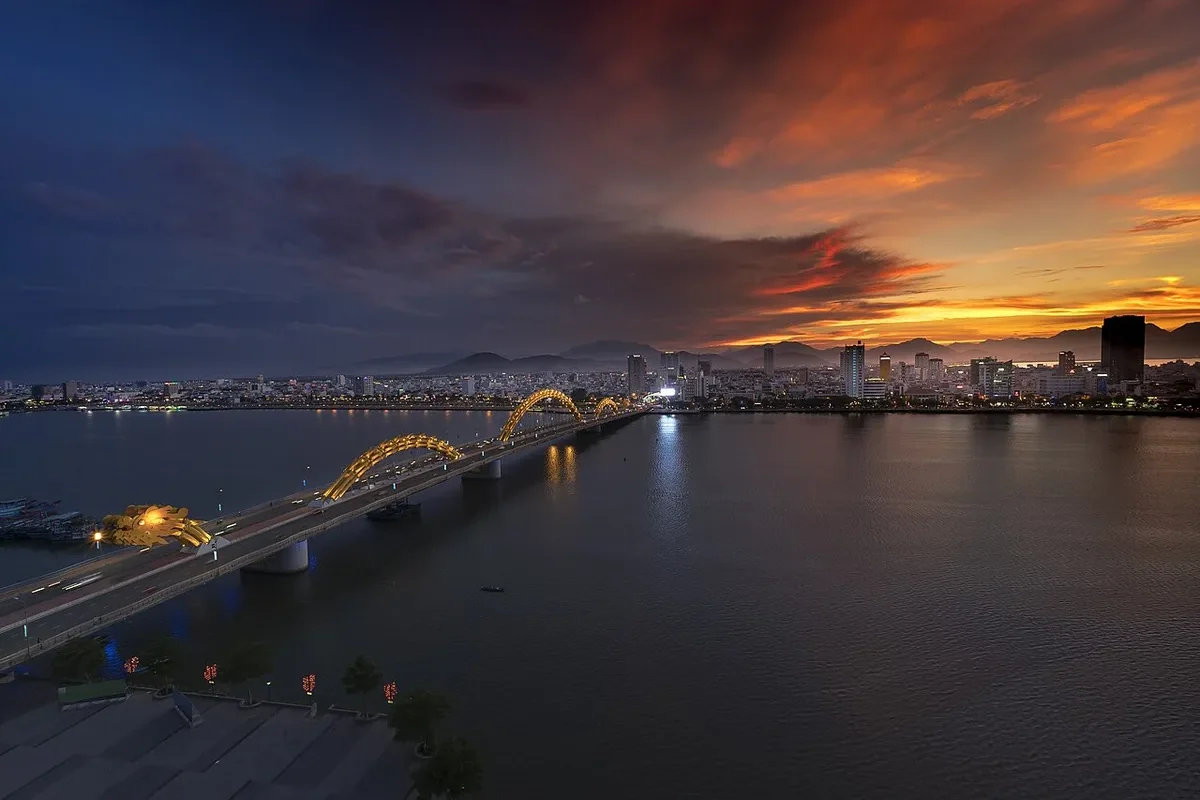 Мост Дракона, вечерний Дананг