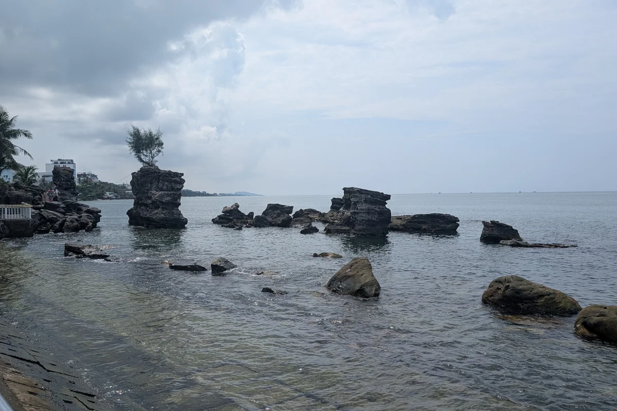 Побережье Фукуока — иллюстрация пляжного отдыха, не фотография Starfish Beach или круглых лодок